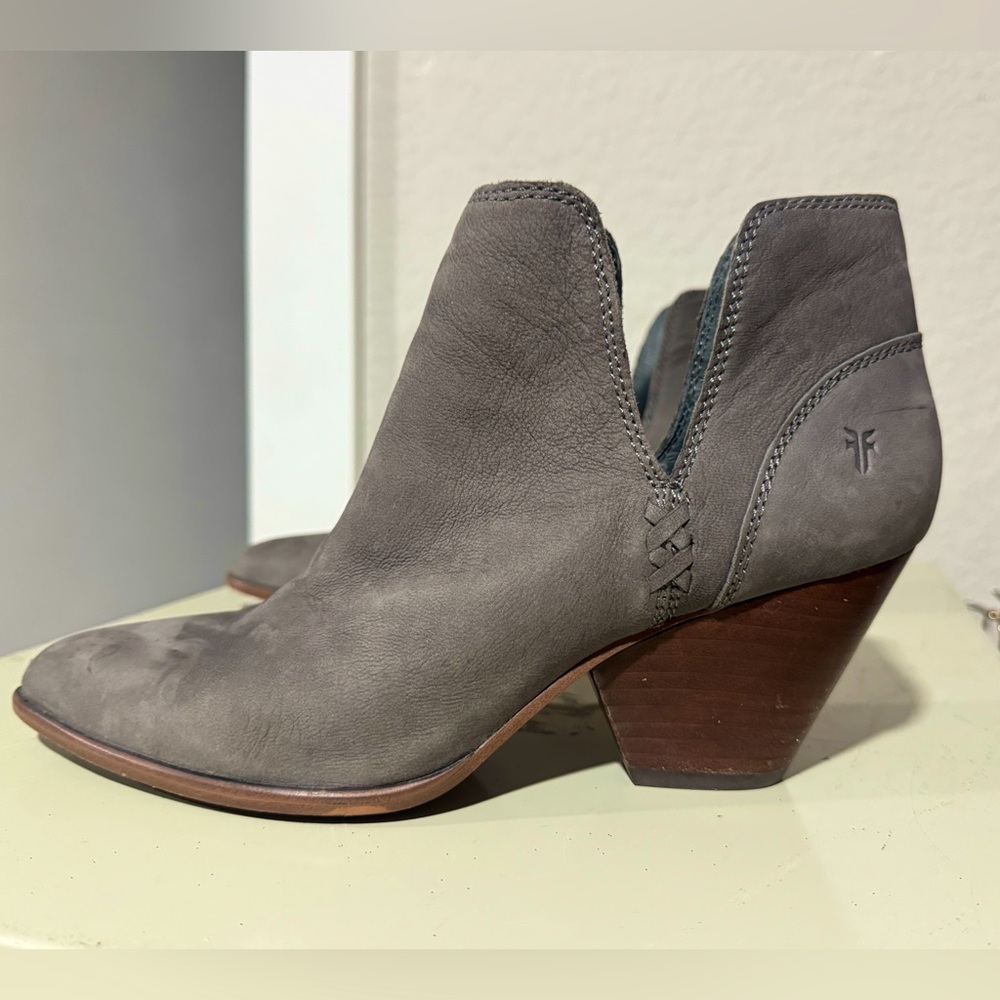 Frye Reina Gray Leather Cutout Bootie Size 8.5